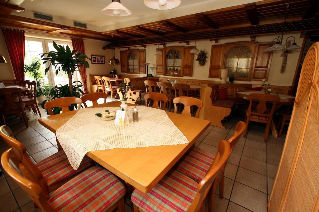 同伴酒店 克尔伯 外观 照片